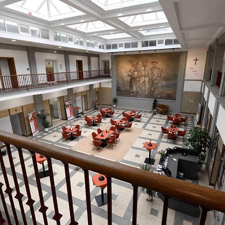 St. Barbara-Haus Hotell Dinslaken Exteriör bild